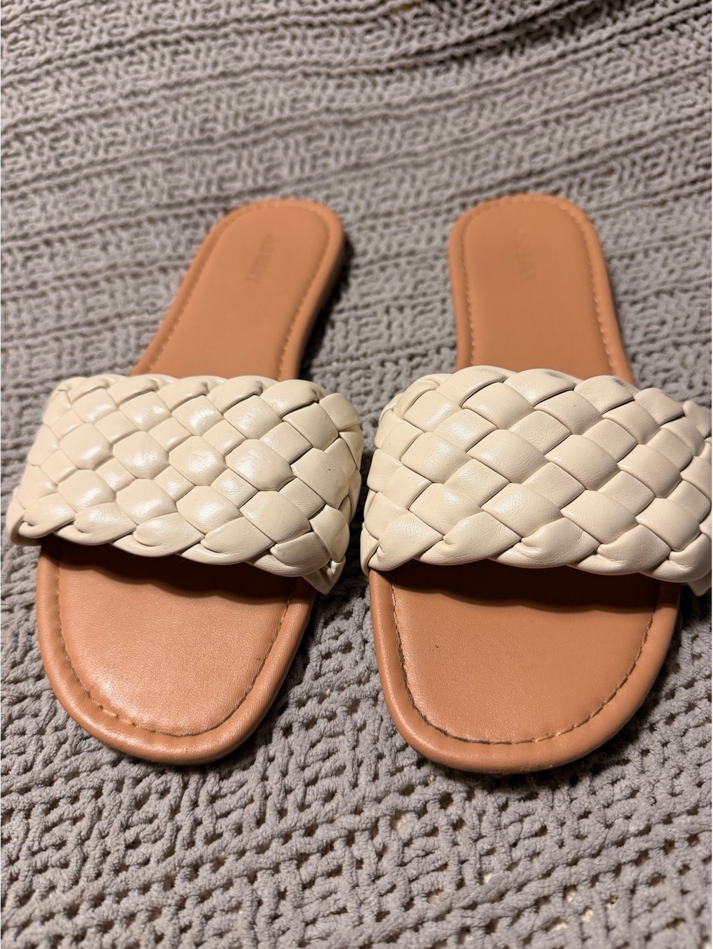 Old Navy Women's Faux-Leather Woven Braided Slide Sandals – Off-White / Cream